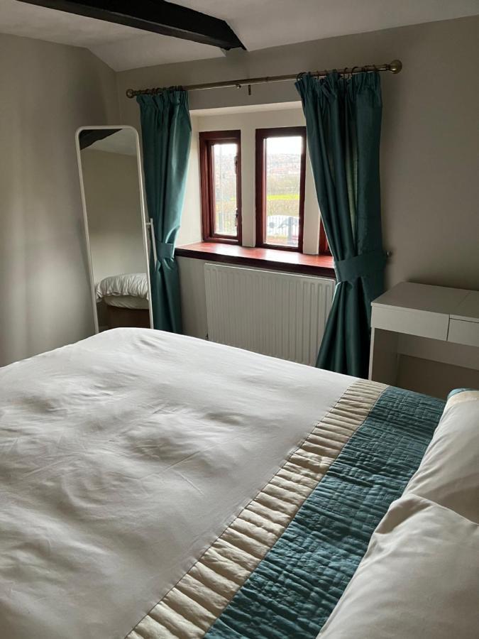 פודסי The Farm House Modern Spacious 2 Bedroom Home At Tong Road Leeds Perfect For Contractors Free Secure Parking מראה חיצוני תמונה